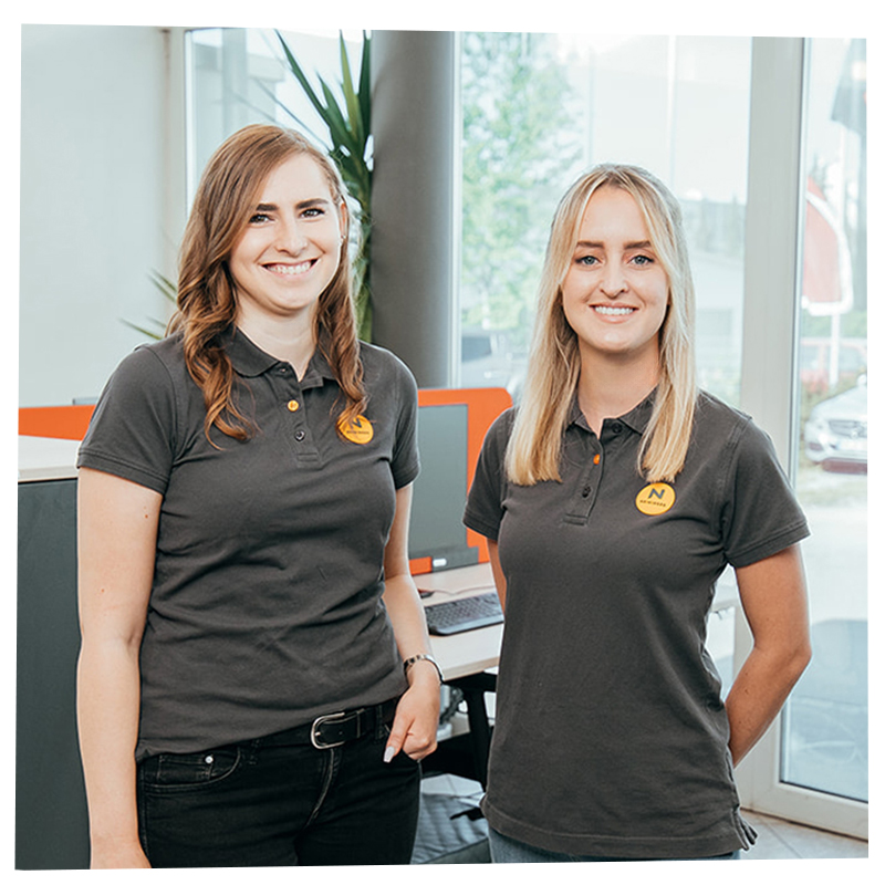 Foto unseres Marketingteams bestehend aus Annika und Anna.